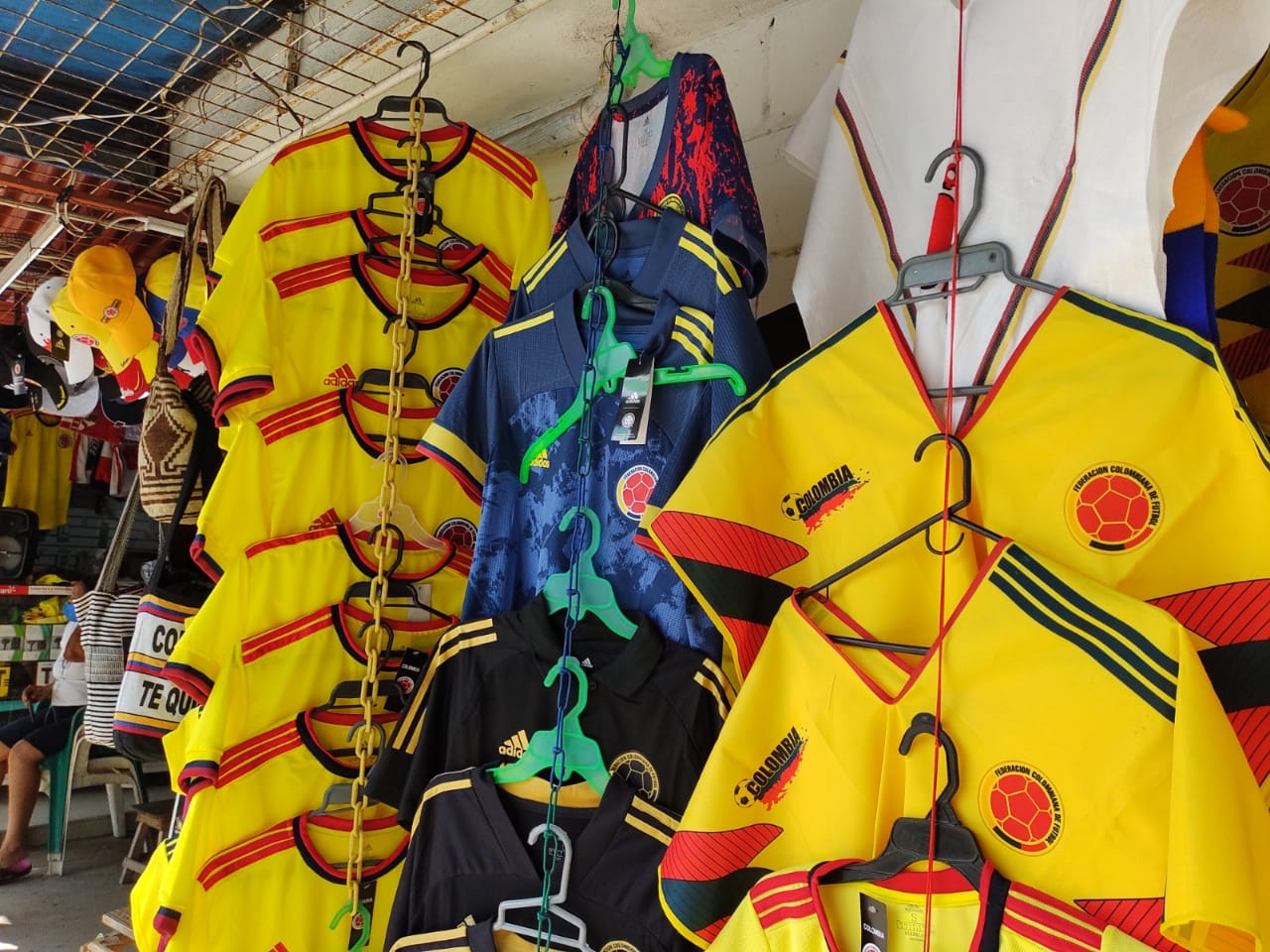 La venta de la camiseta impulsa la reactivación económica. 