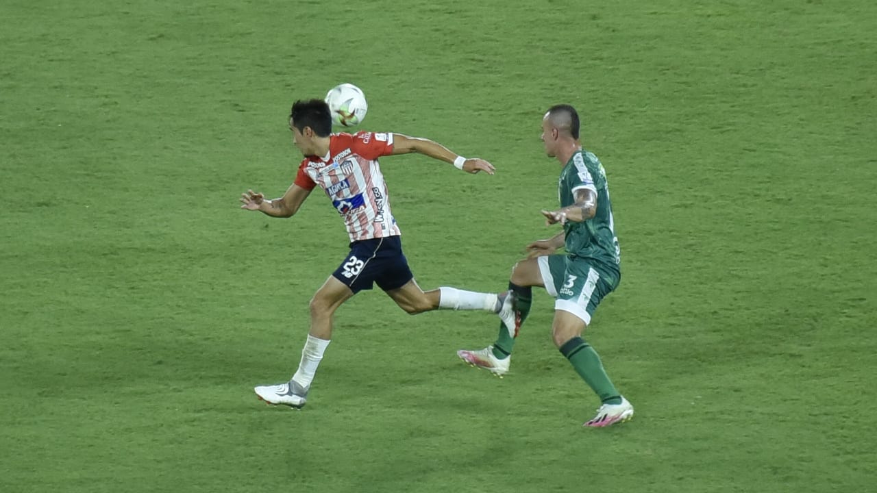 Jugada del argentino Fabián Sambueza.