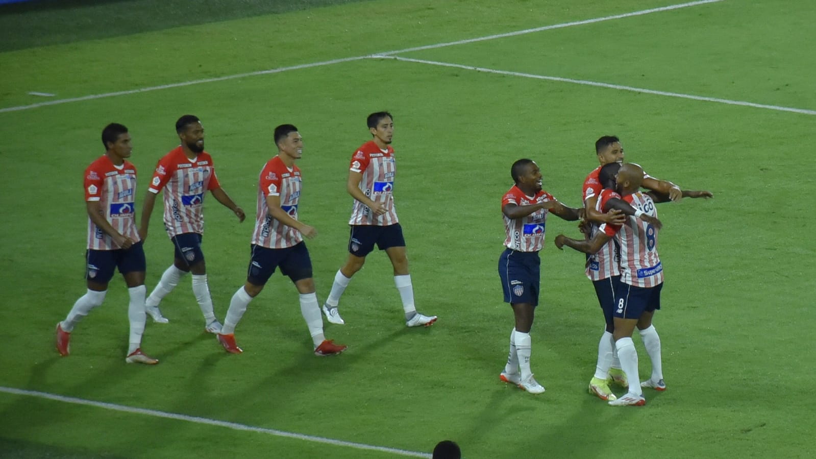 Celebración del gol de Edwuin Cetré.