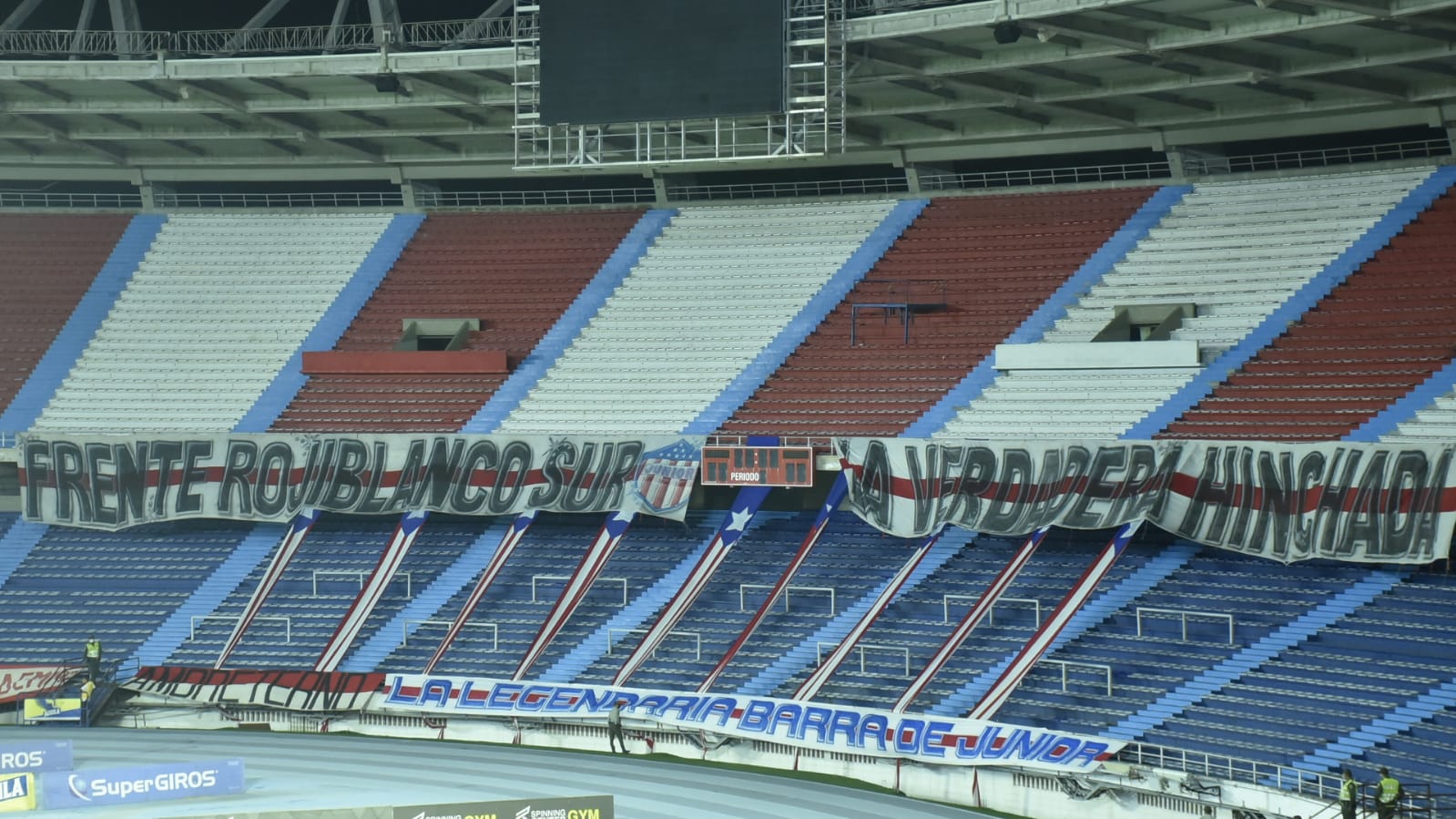 Imagen de la tribuna sur sin público por sanción.