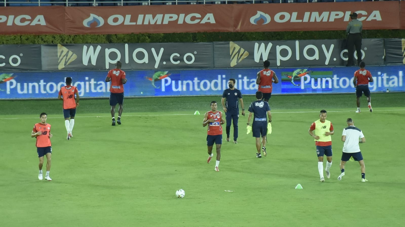 Calentamiento de Junior.