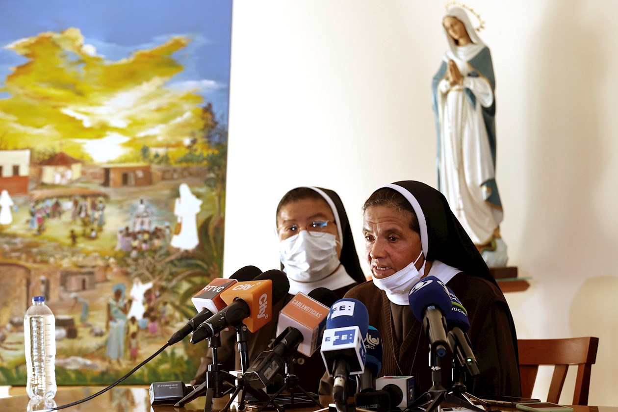EFE/ Mauricio Dueñas Castañeda La religiosa colombiana Gloria Cecilia Narváez (d), secuestrada en Mali en febrero de 2017 y liberada el 9 de octubre habló hoy, durante una rueda de prensa en Bogotá (Colombia).