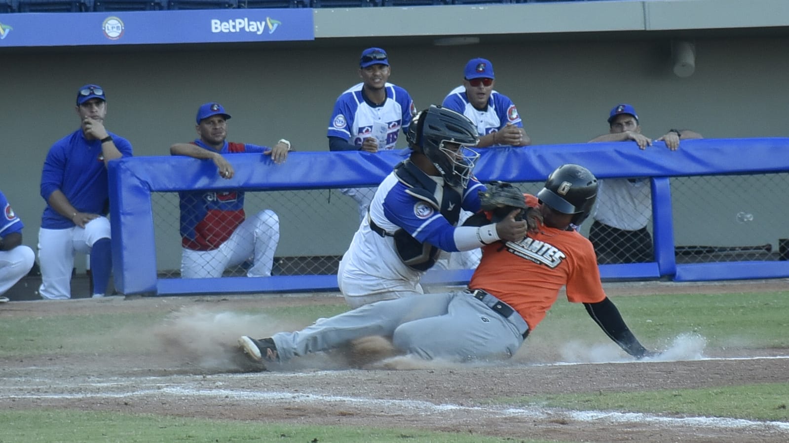 Cristian Mercado Jair Camargo fábrica out en home.