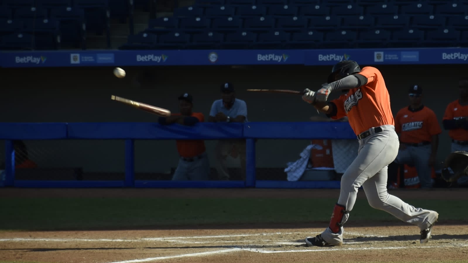 Cristian Mercado Los bates de Gigantes se 'rompieron' en el juego.