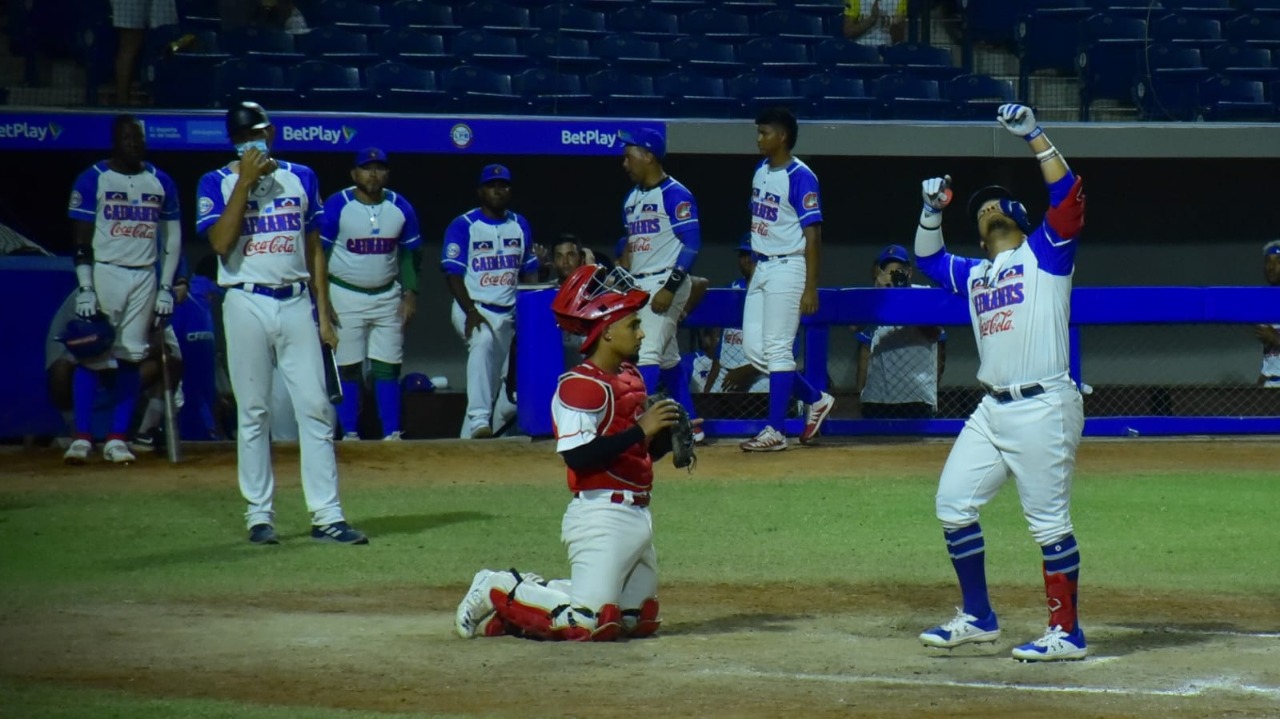 Cristian Mercado Jair Camargo celebra tras su cuadrangular.