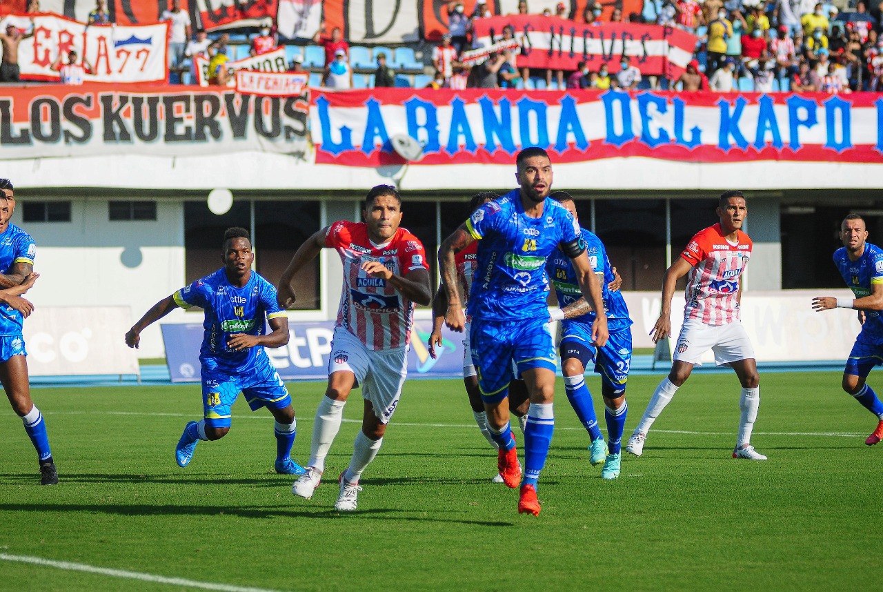 Larry Vásquez iniciando una ofensiva 'tiburona'.