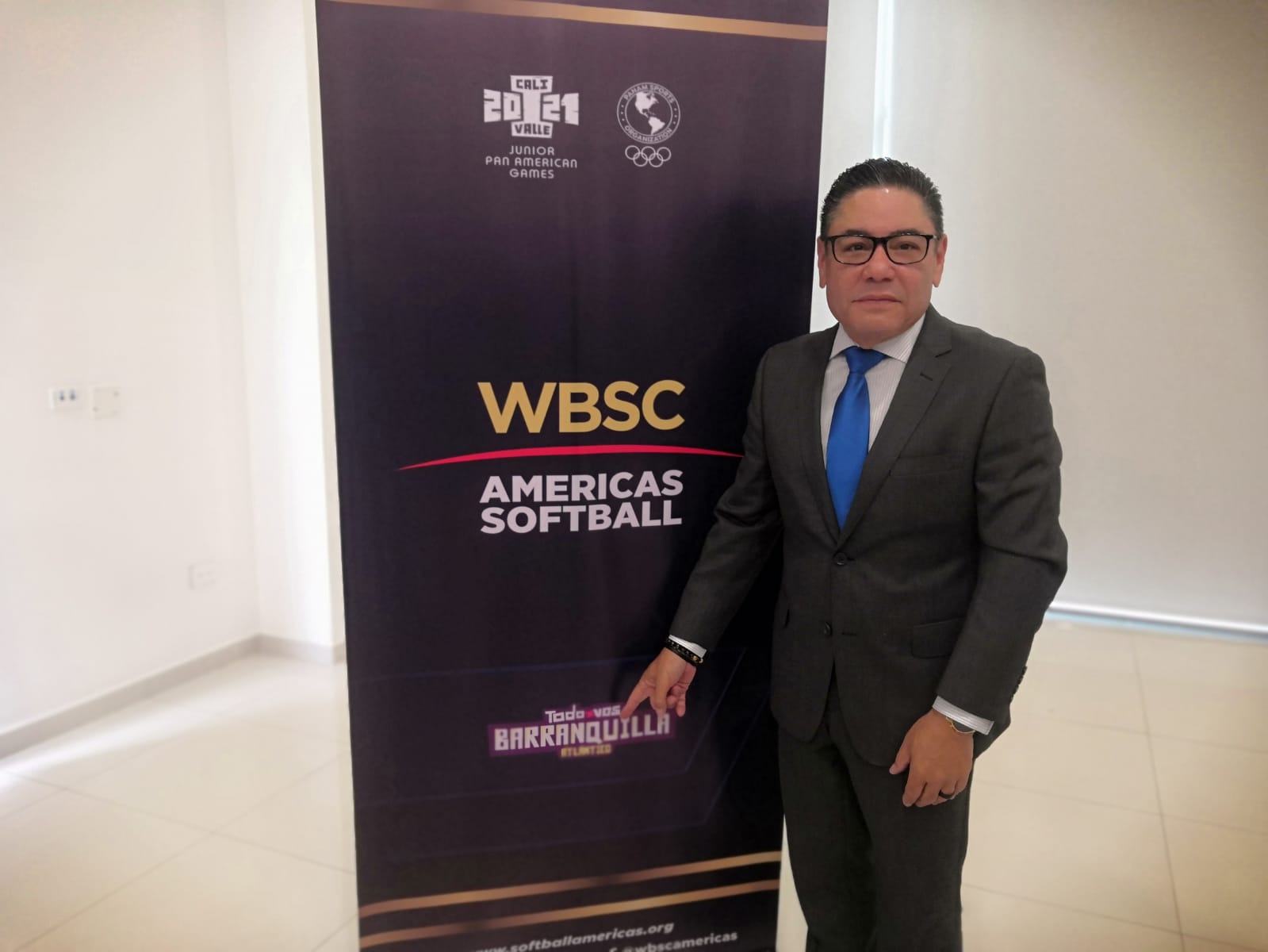 Tommy Velázquez, presidente de softbol para las Américas de la WBSC.