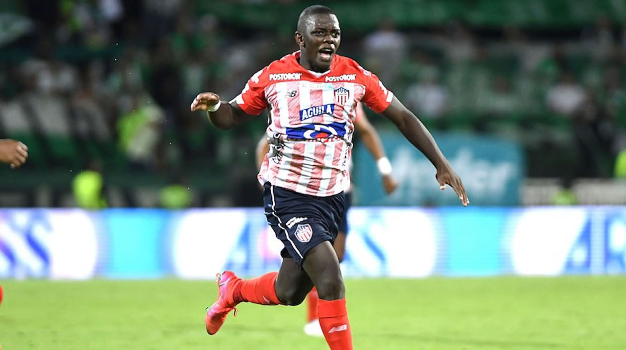Alegría total de Edwuin Cetré tras anotar el golazo.