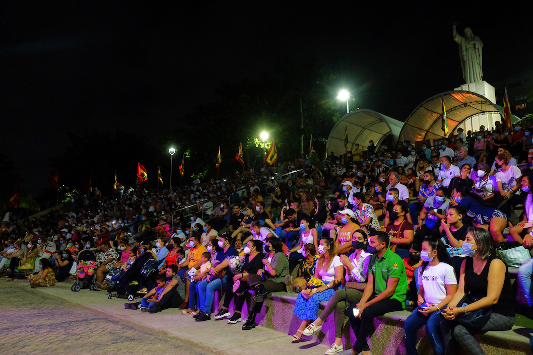 Público presente en la jornada folclórica.