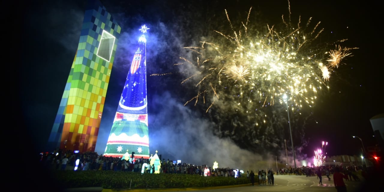 La Ventana al Mundo, el árbol navideño y los fuegos artificiales..