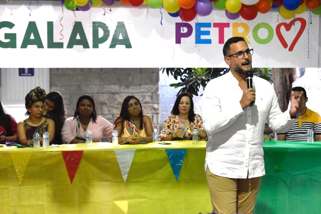 Durante un encuentro con líderes y simpatizantes en el municipio de Galapa.