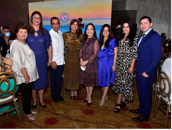 Elisa Gómez, Miembro Adherente; Ingrid González, Directiva Universidad Libre de Barranquilla; José Consuegra, Rector Universidad Simón Bolívar; Margarita Araujo, Profesional Especializado Educación Superior del Distrito; Alba Lucía Corredor Gómez, Rectora Nacional de la Americana; Catalina Ucrós, Secretaria de Educación Departamental; Mónica Abuchaibe, Asesora de Educación Superior del Departamento; Gustavo Hernández, Director de Indetec.