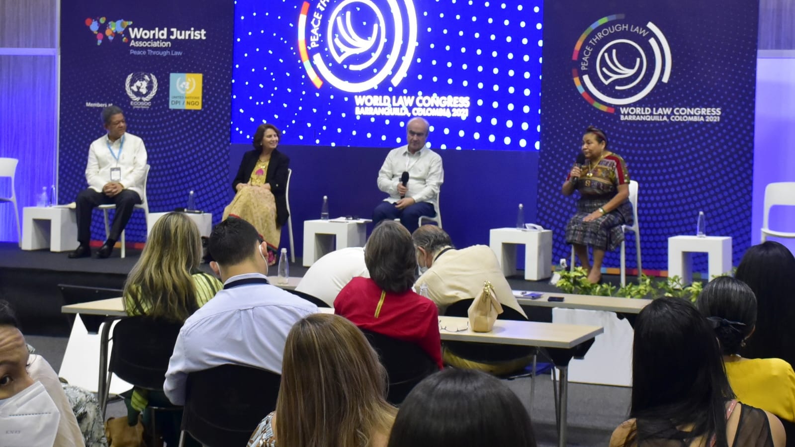 Rigoberto Menchu y Mariano Jabonero, en el panel.
