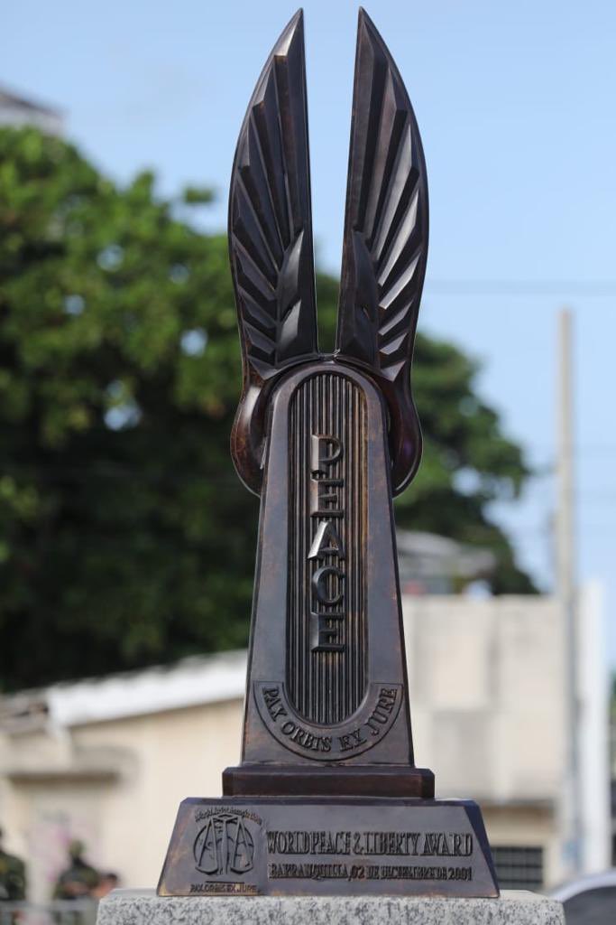 El monumento World Peace & Liberty Award.