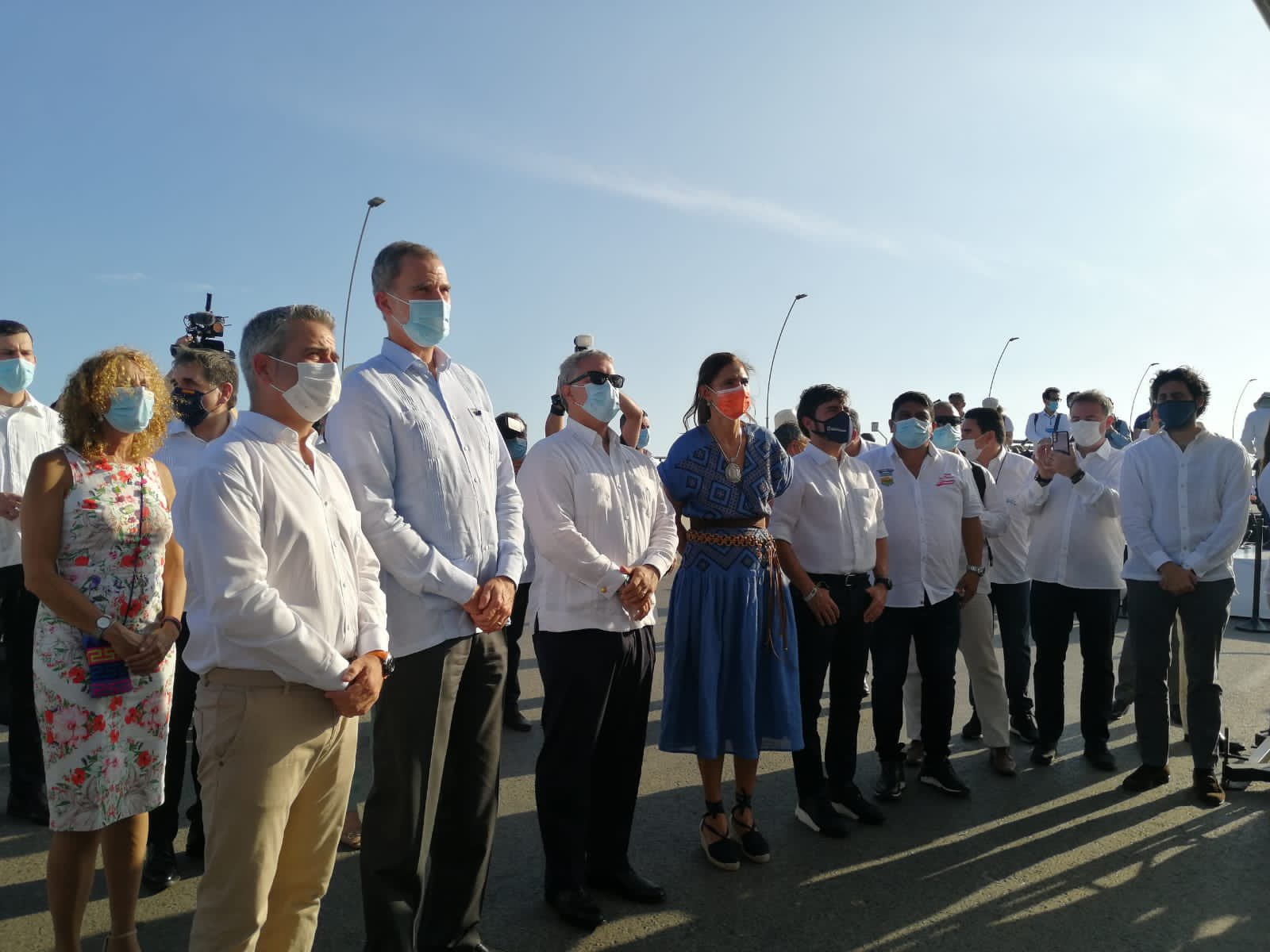 El Rey Felipe VI y el Presidente Iván Duque, acompañados por autoridades nacionales y locales, en el nuevo Puente Pumarejo.