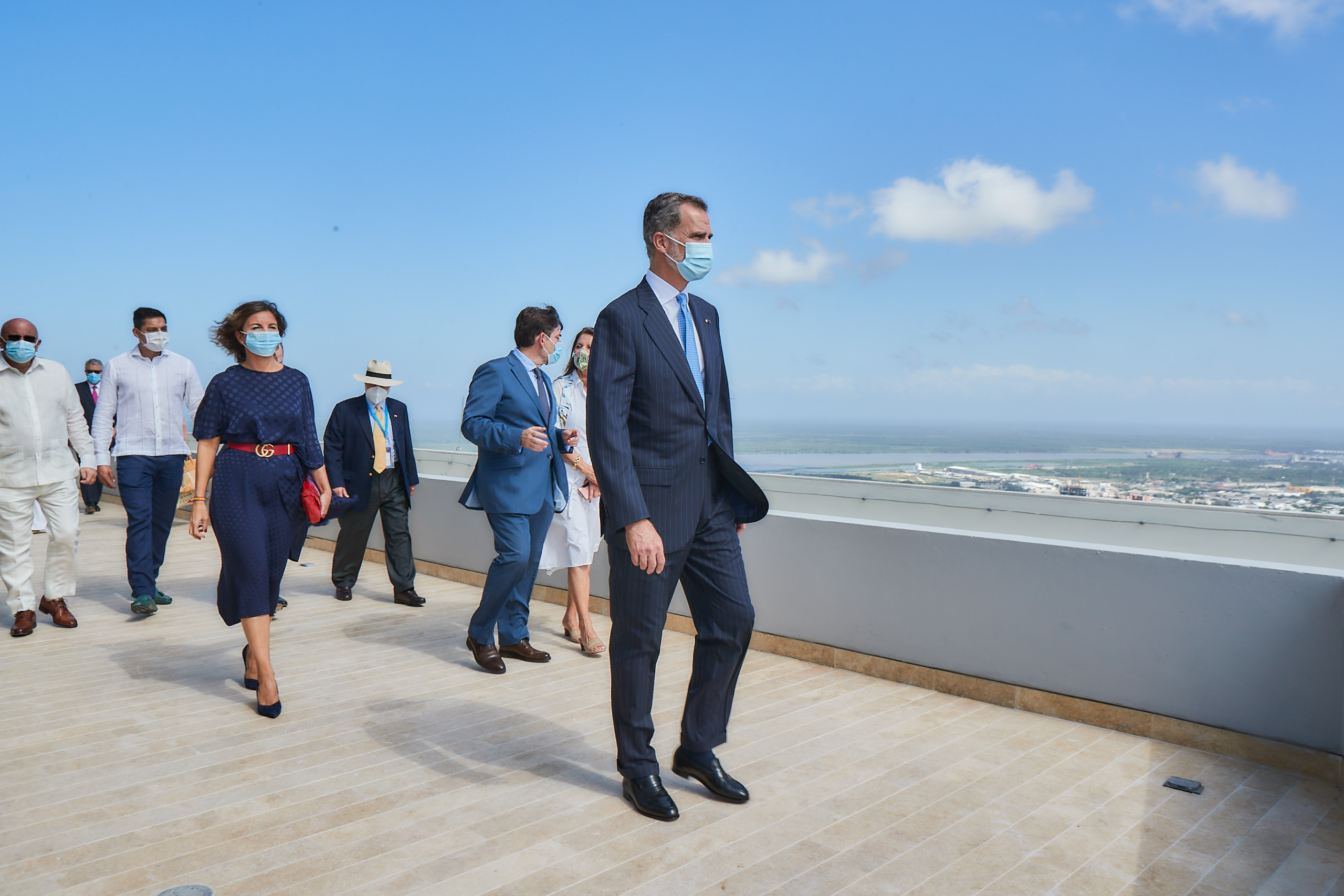 El Rey y todos los visitantes, recorrieron varias zonas del proyecto, incluyendo un apartamento modelo y escucharon las explicaciones de los anfitriones sobre la gran variedad de insumos nacionales e importados que hicieron posible un proyecto de altísima calidad, a la altura del momento estelar que vive Barranquilla.