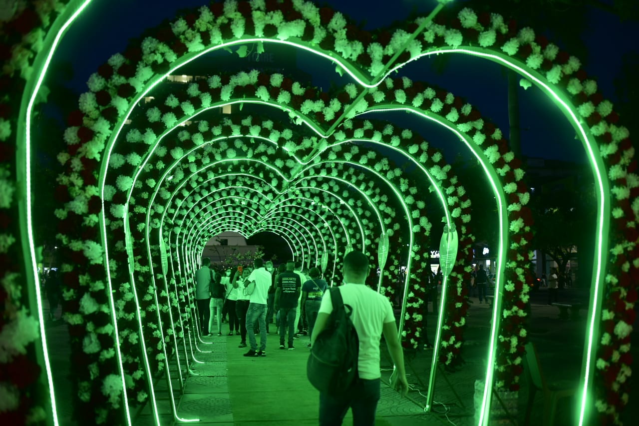 Camino de corazones frente al Paseo Bolívar.