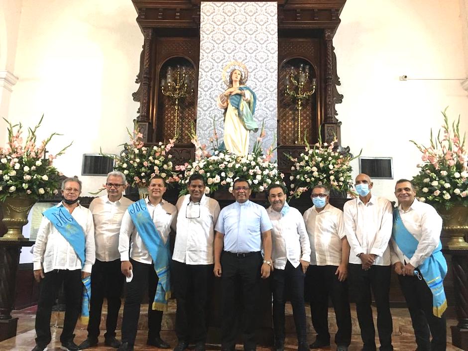 Apertura de la procesión en la iglesia La Inmaculada Concepción.