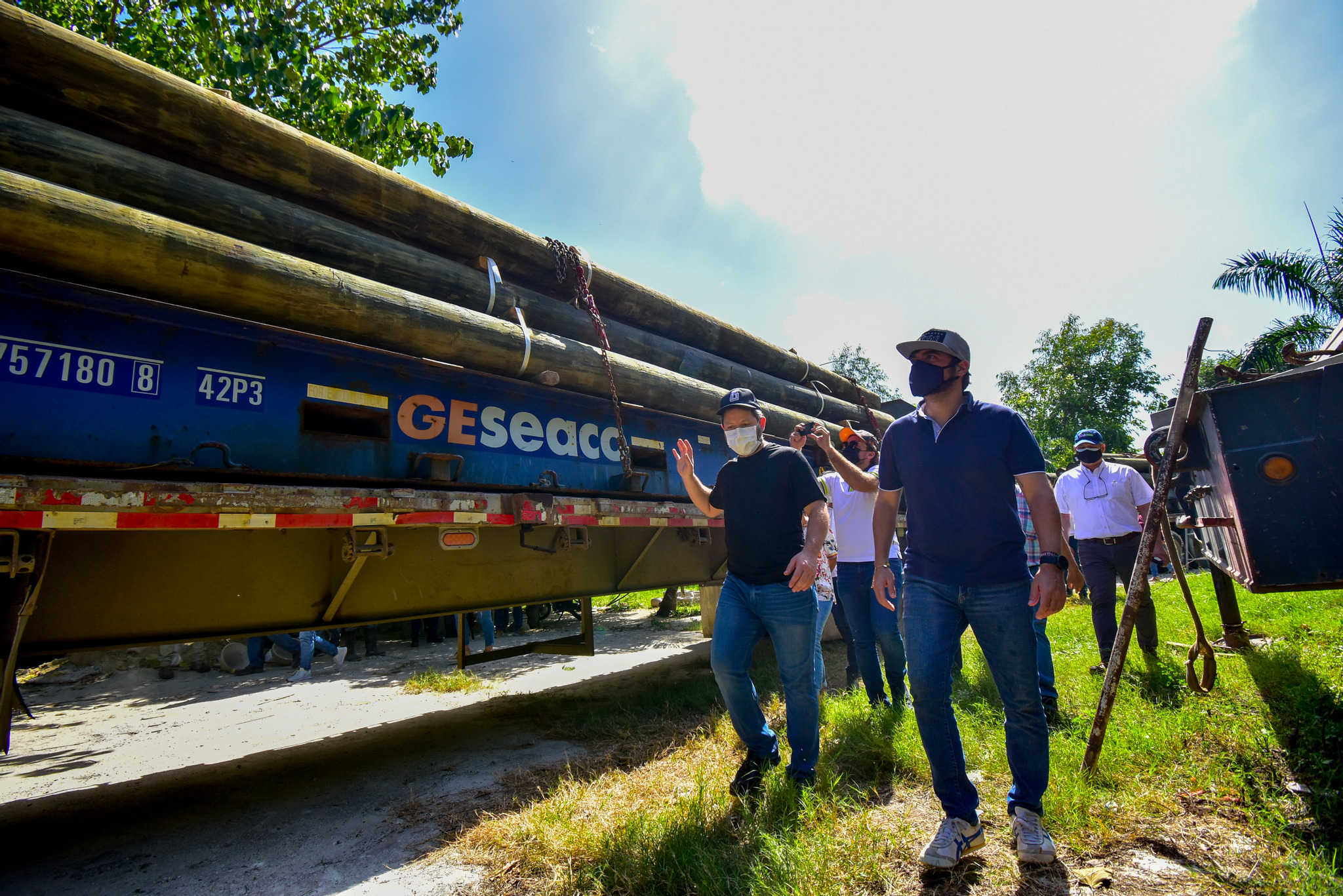 Alcaldía de Barranquilla Descargue de pilotes para el Ecoparque Ciénaga de Mallorquín