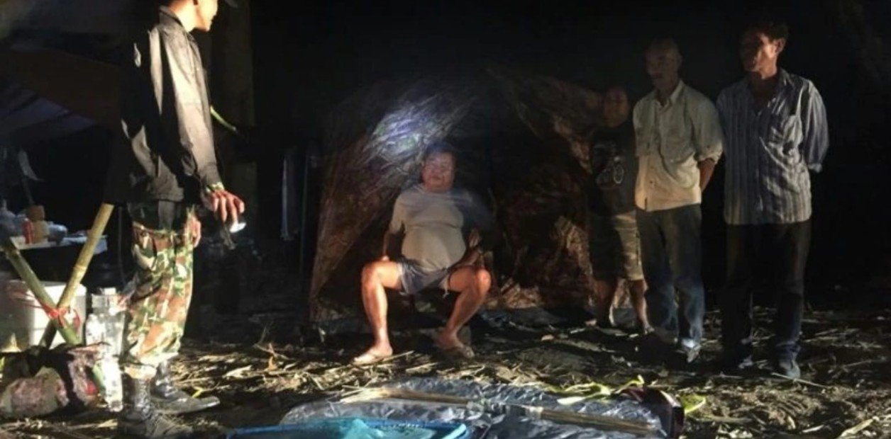 El Clarín de Argentina. Momento de la captura en pleno bosque de Premchai Kanasutra.