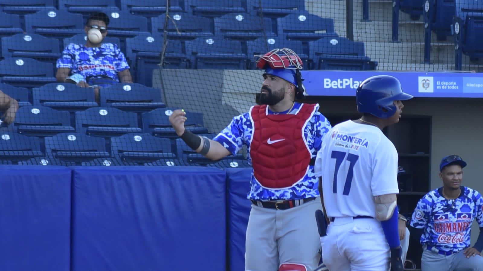 Cristian Mercado Sandy León también debutó con Caimanes.