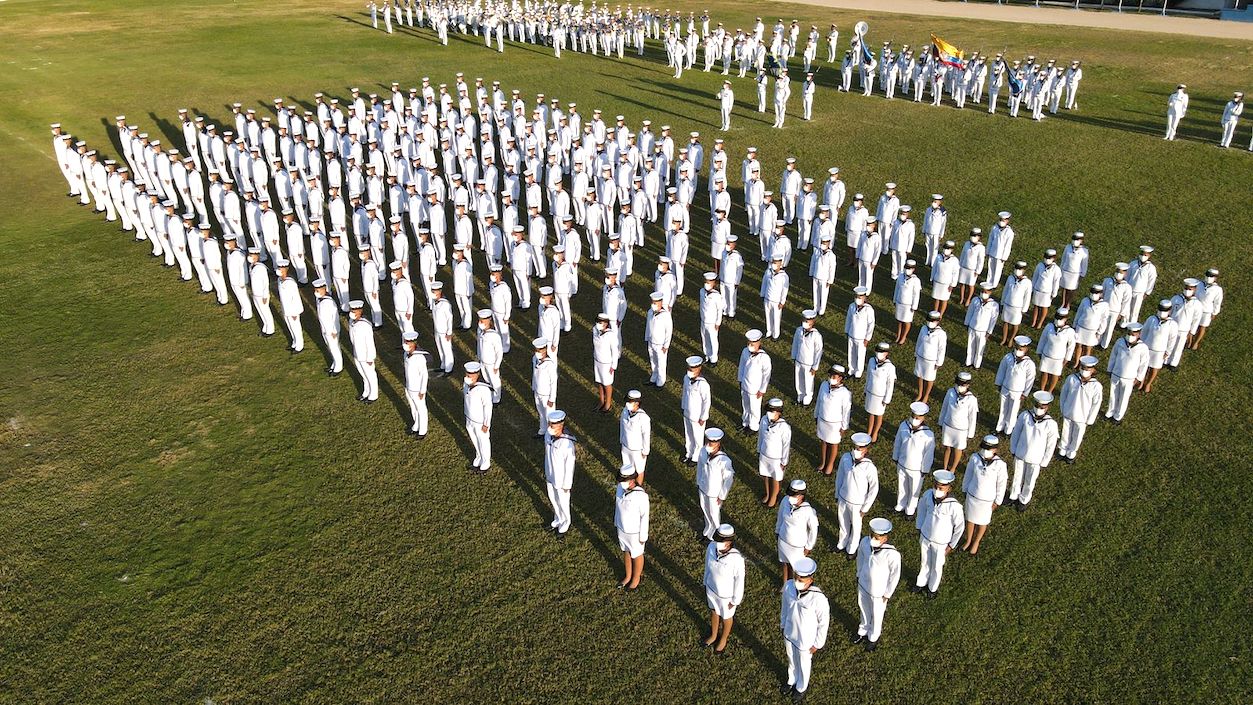 Dimar - Demetrio Aguas Un grupo de nuevos marinos.