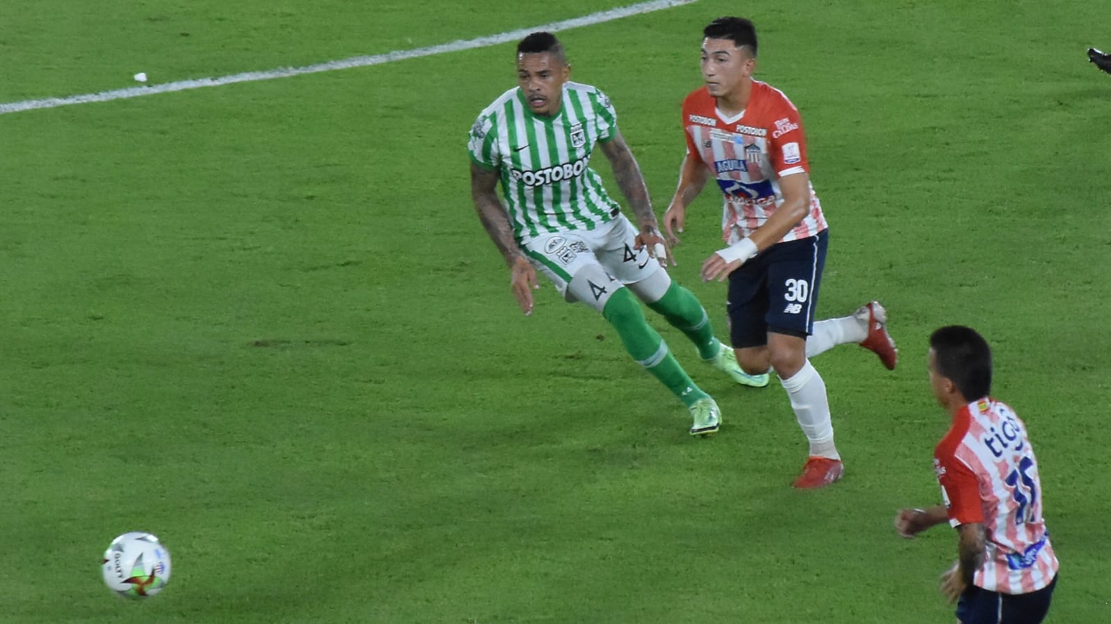 Fabián Ángel en función ofensiva.
