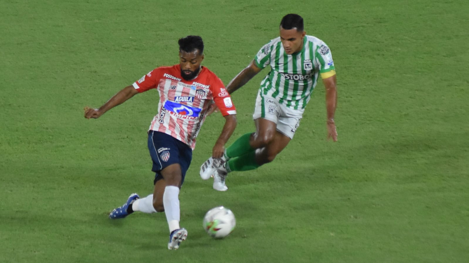 Luis 'Cariaco' González sacando la marca de Brayan Rovira.