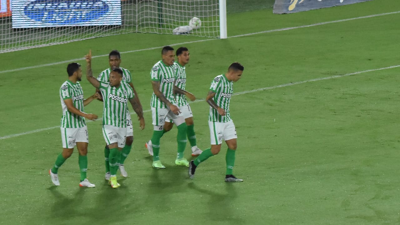 Jarlan Barrera celebrando el gol de los visitantes.