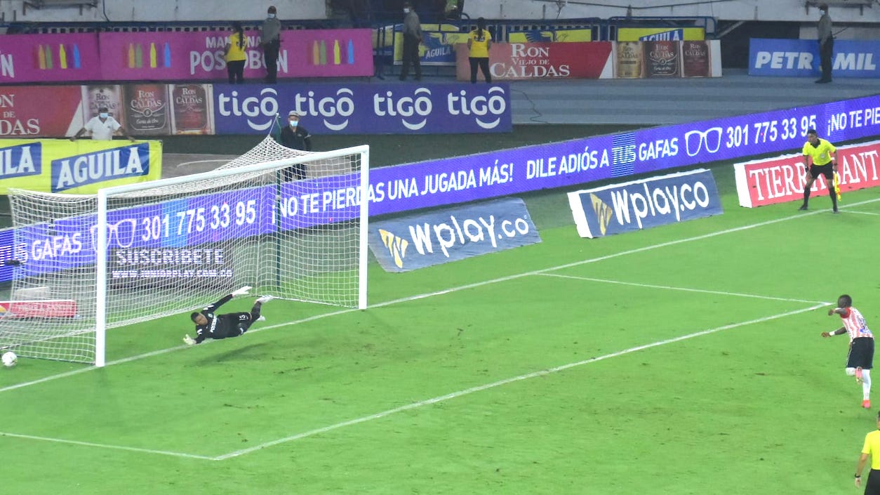 El gol del empate de Edwuin Cetré.