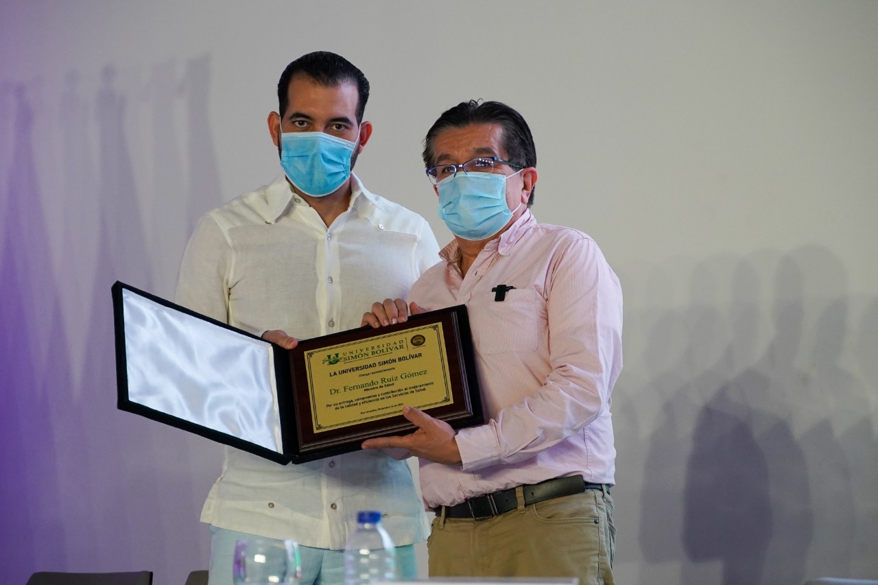 El Ministro recibe reconocimiento de la Universidad Simón Bolívar