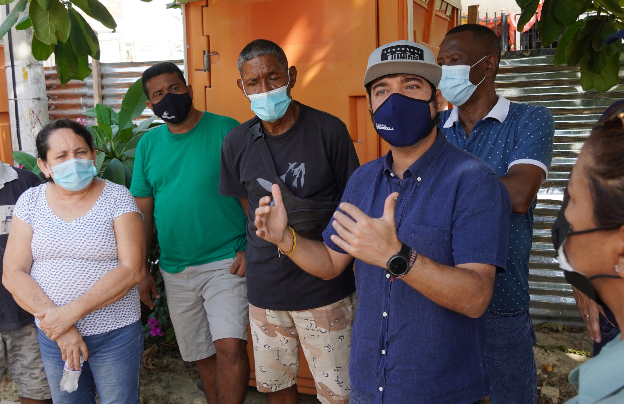 El alcaldes socializa con la comunidad un nuevo proyecto.