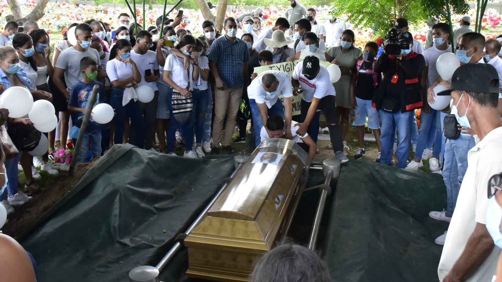 Sepelio de la joven Margarita Gómez Márquez. 