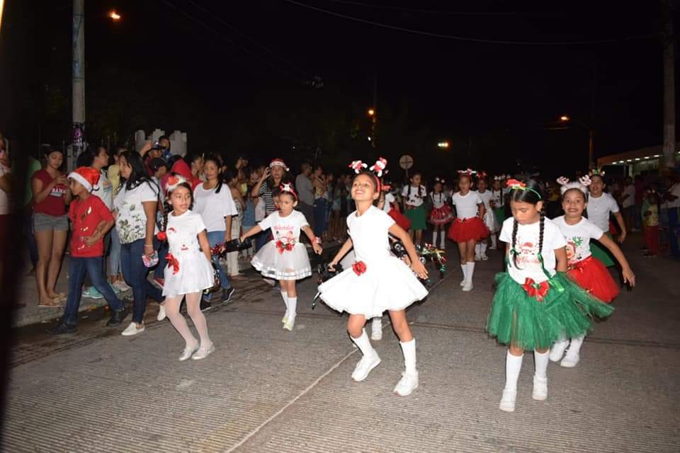 Los niños son los principales protagonistas de los recorridos navideños.