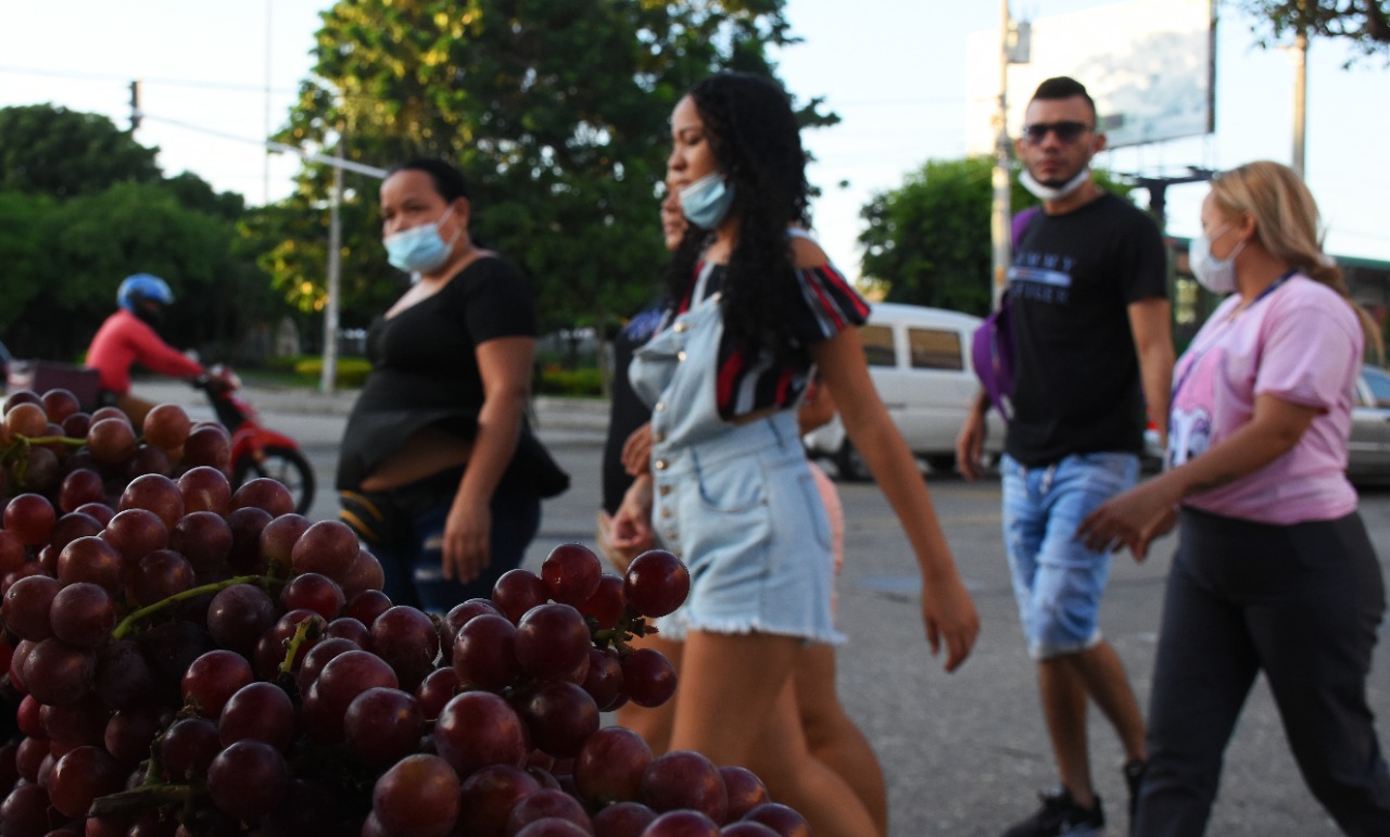 Venta de uvas en la 72