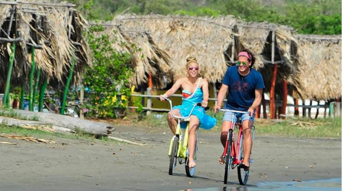 En el tema La Biciclieta con Carlos Vives.