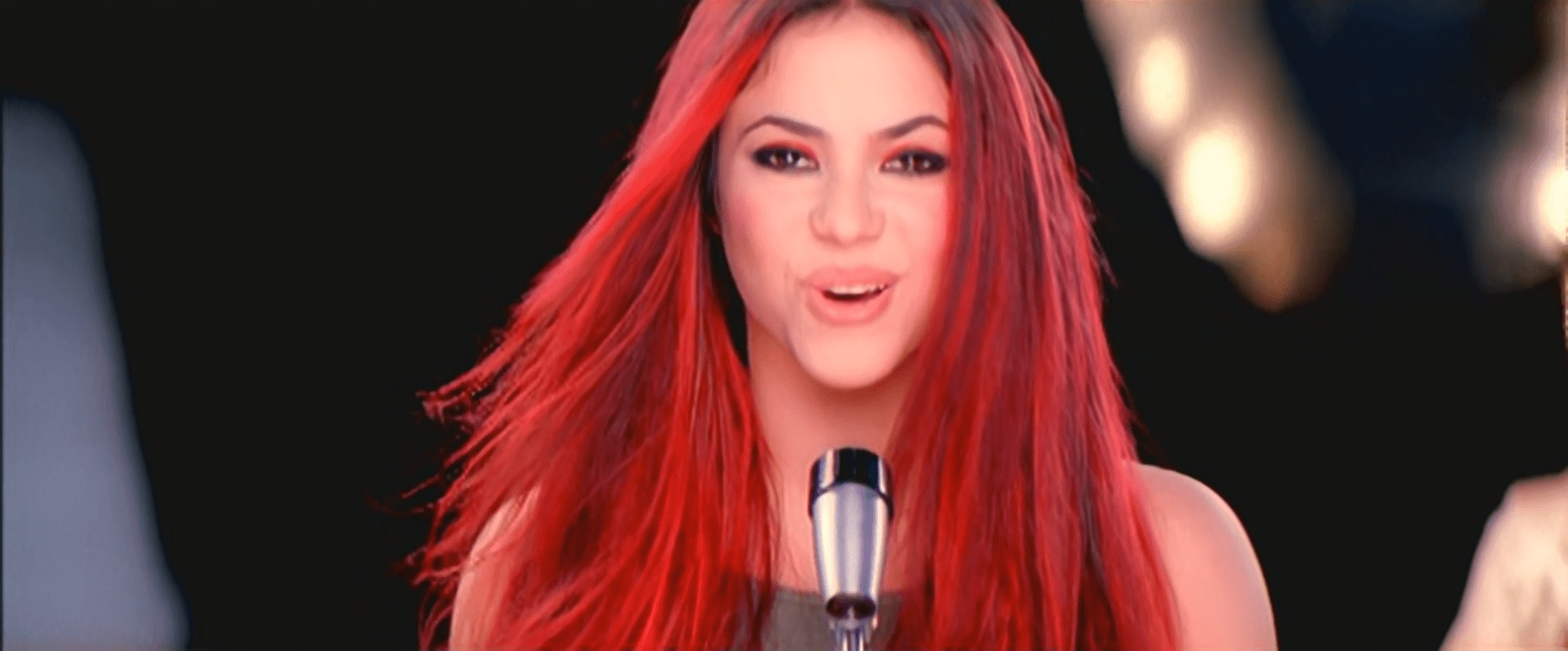 Shakira en el tiempo de 'Ojos así'