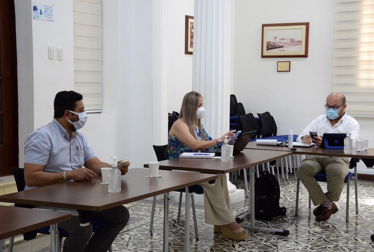 Los funcionarios de la Contraloría General de la República.