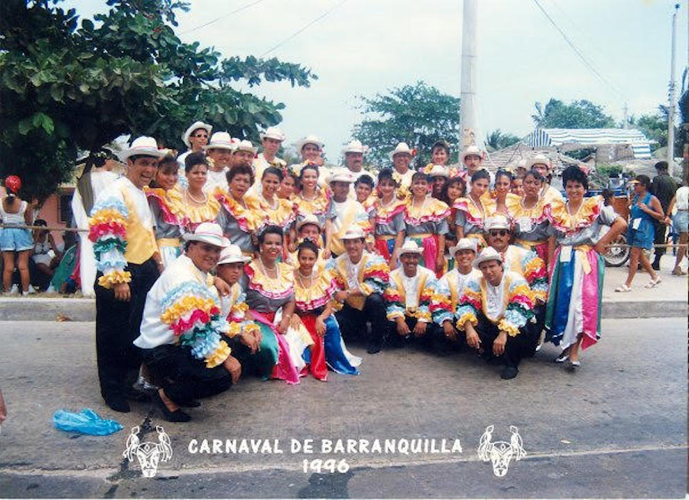 Foto de 1996 de la comparsa Chiva periodística.