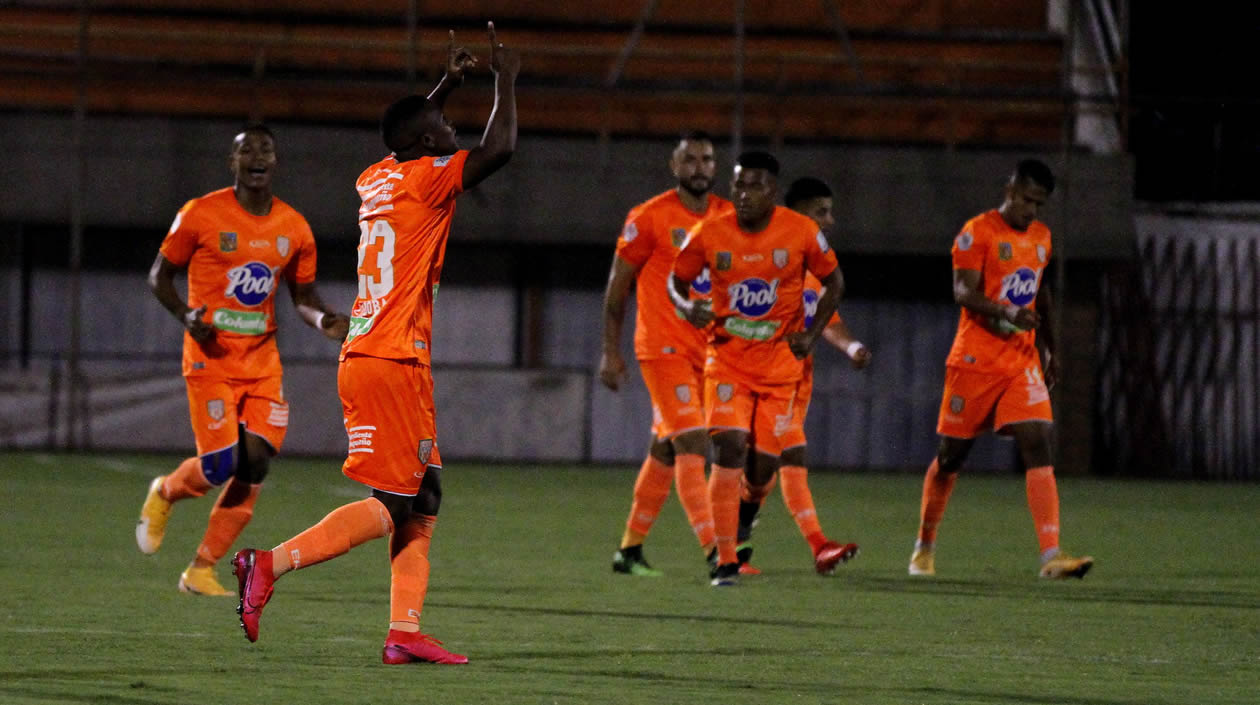 Andrés Córdoba celebrando la apertura del marcador.