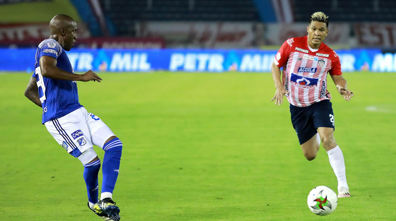 Teófilo Gutierrez atacando.