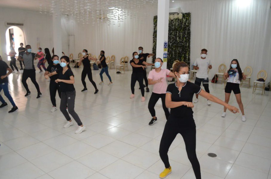 Jóvenes en audiciones para la Escuela Distrital de Arte.