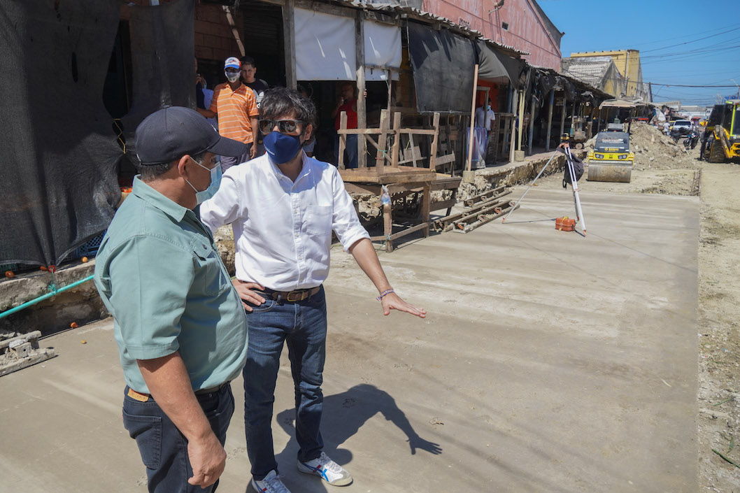 El Alcalde Jaime Pumarejo y el Secretario de Obras Rafael Lafont en Barranqiillita.