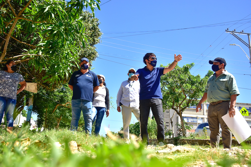 El Alcalde Jaime Pumarejo recorriendo los diferentes sectores.