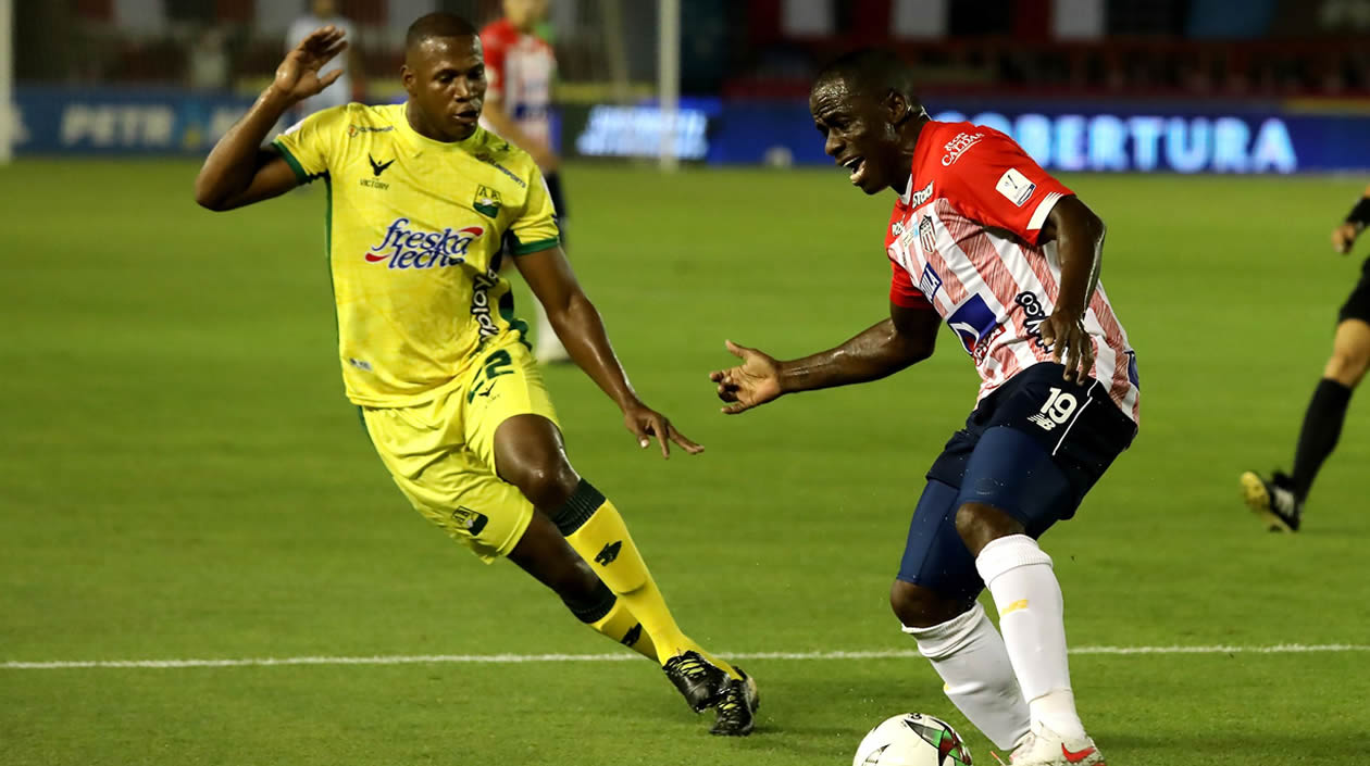 Carmelo Valencia fue inicialista.