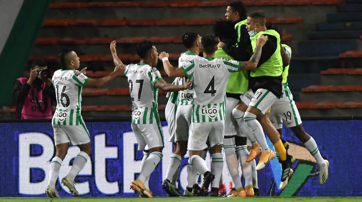 Festejo nacionalista del gol del triunfo.