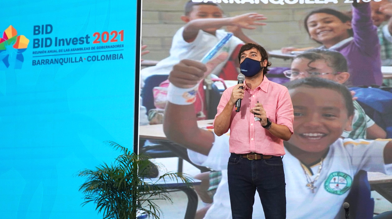 El Alcalde Jaime Pumarejo presentando la 'Ciudad Río'.