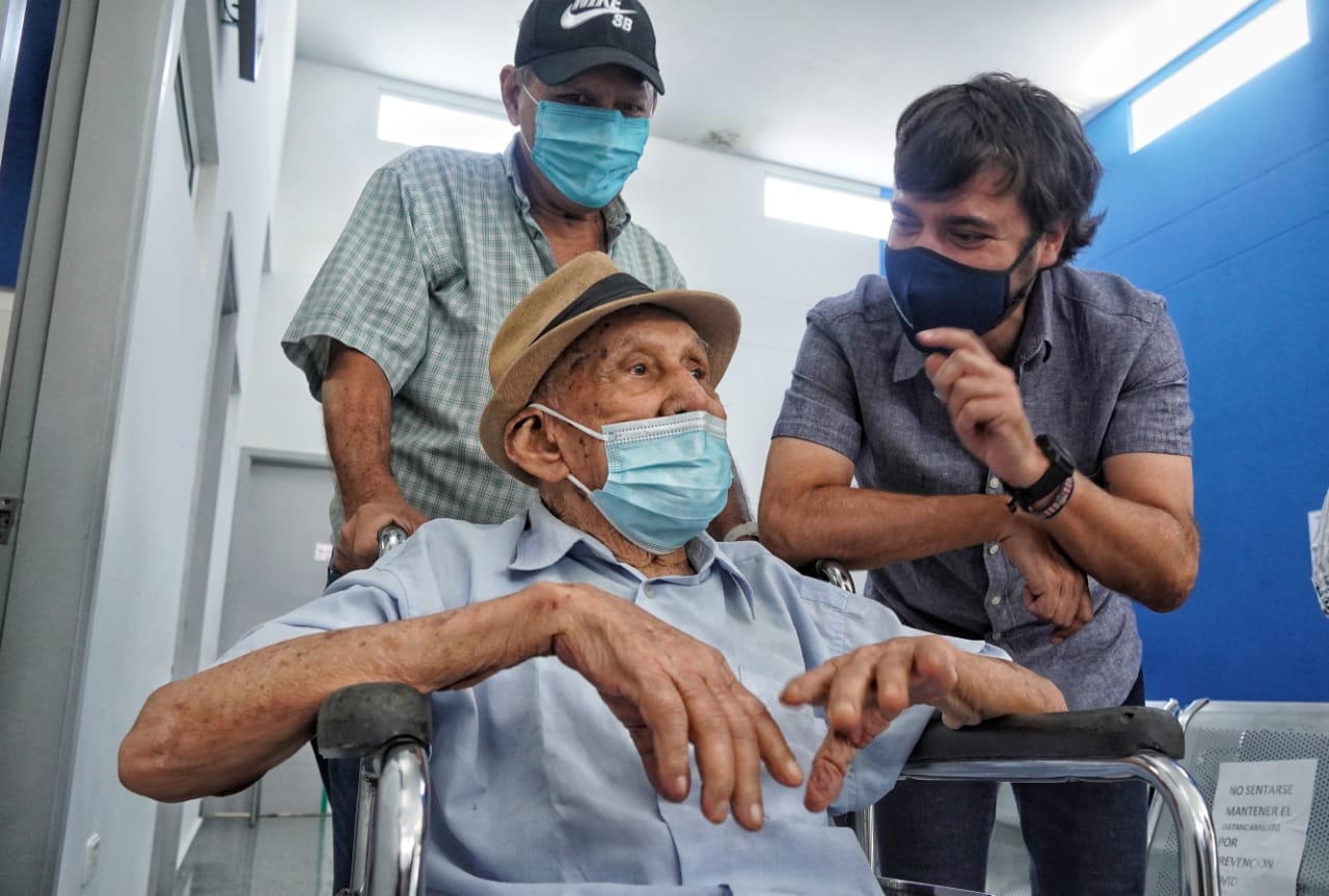 Adel Mass Arcón y el Alcalde de Barranquilla, Jaime Pumarejo.