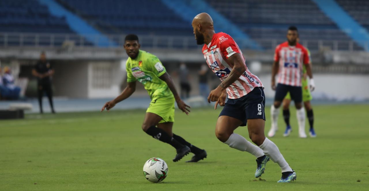 Freddy Hinestroza, en una jugada del partido ante Pereira.