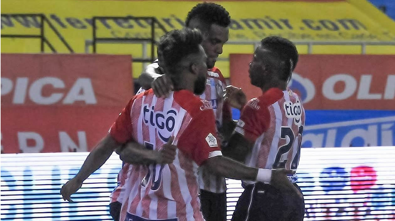Celebración del primer gol de Junior.